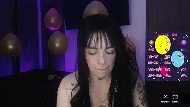 Snapshot of violett_honney chatting on July 22, 1:51 am violett honney online show from July 22, 1:51 am