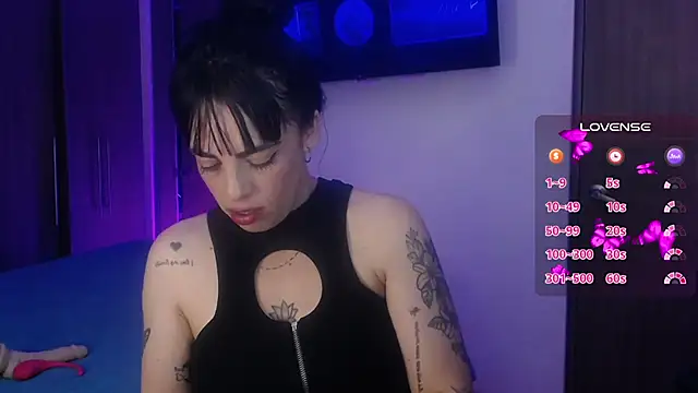 Snapshot of violett_honney chatting on July 24, 4:19 am violett honney online show from July 24, 4:19 am
