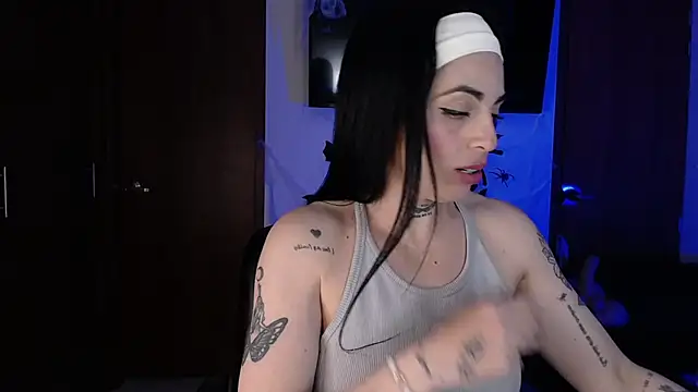 violett honney online show from October 16, 5:05 am