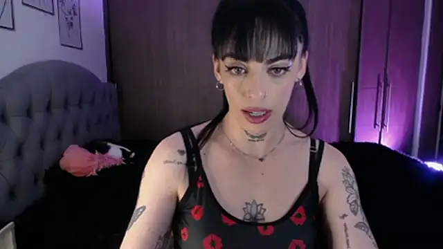 violett honney online show from April 21, 2:14 am