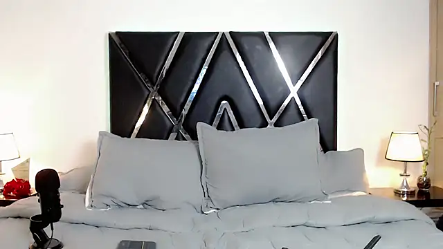 AnikaDragun online show from March 9, 5:00 am