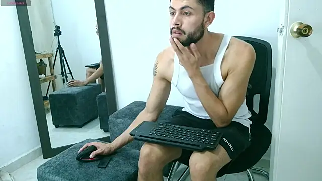 Snapshot of davgostoso chatting on February 3, 7:52 pm davgostoso online show from February 3, 7:52 pm