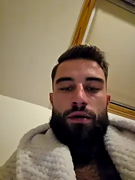 Snapshot of Vekie_007 chatting on October 18, 8:44 pm Vekie 007 online show from October 18, 8:44 pm