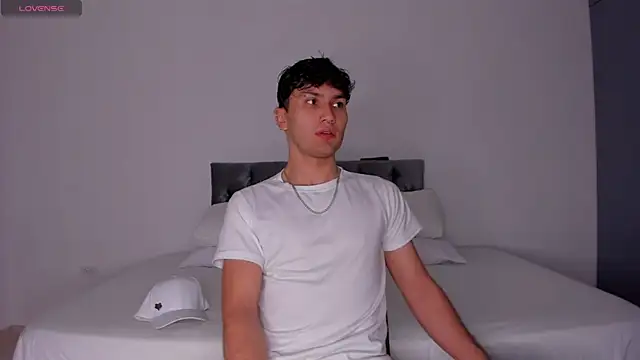 Valerio James7 online show from March 11, 11:58 pm