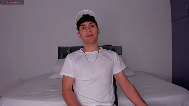 Valerio James7 online show from March 12, 3:46 am