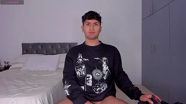 Valerio James7 online show from February 10, 10:09 pm