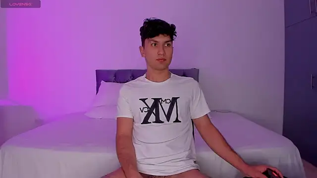 Valerio James7 online show from March 4, 3:22 am