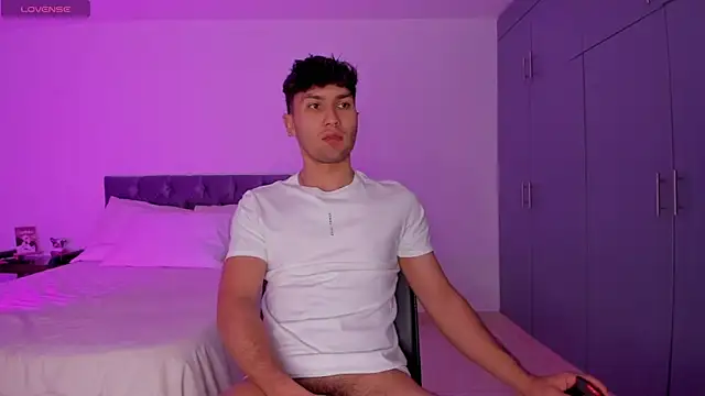 Valerio James7 online show from February 3, 11:36 pm