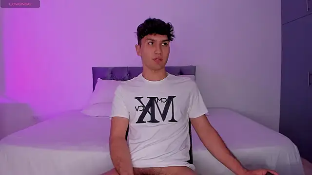 Valerio James7 online show from March 3, 11:03 pm