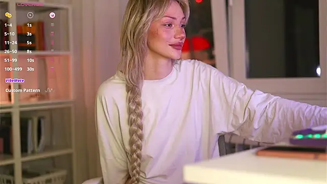 Snapshot of BabeHolly chatting on October 24, 6:40 pm BabeHolly online show from October 24, 6:40 pm