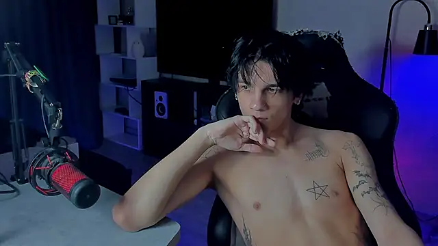 MarkBrowniii online show from December 4, 9:14 pm