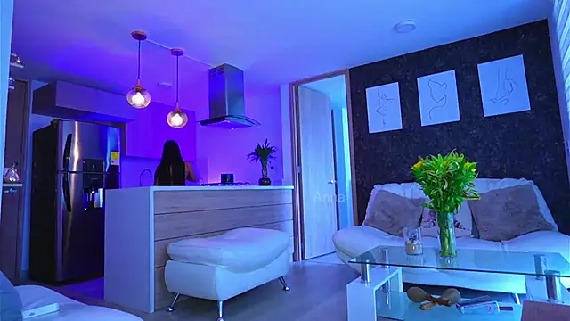 AnnaTaylor1 online show from March 15, 8:10 pm