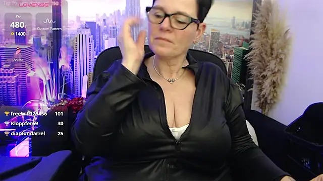 Snapshot of ninarandmann chatting on February 27, 10:20 pm ninarandmann online show from February 27, 10:20 pm