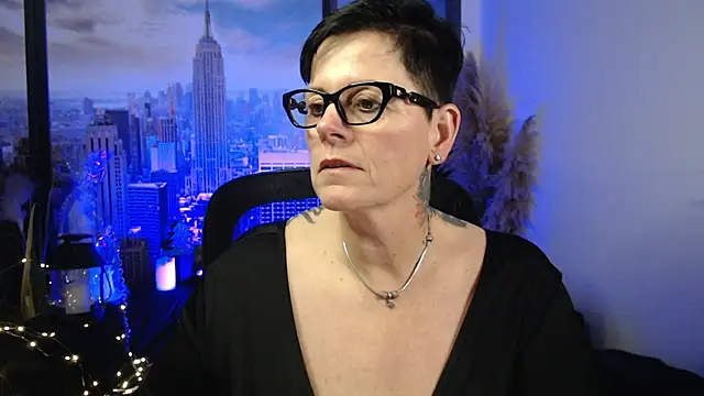 Snapshot of ninarandmann chatting on December 20, 6:22 pm ninarandmann online show from December 20, 6:22 pm