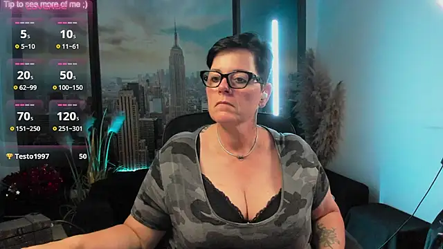 Snapshot of ninarandmann chatting on October 5, 4:31 pm ninarandmann online show from October 5, 4:31 pm