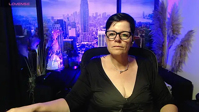 Snapshot of ninarandmann chatting on June 21, 3:51 pm ninarandmann online show from June 21, 3:51 pm