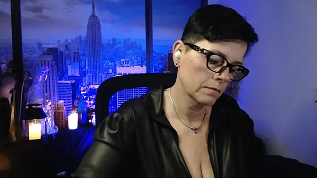 Snapshot of ninarandmann chatting on December 21, 6:31 pm ninarandmann online show from December 21, 6:31 pm