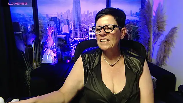 Snapshot of ninarandmann chatting on June 25, 4:56 pm ninarandmann online show from June 25, 4:56 pm