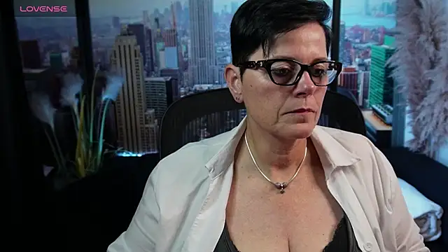 Snapshot of ninarandmann chatting on October 28, 6:18 pm ninarandmann online show from October 28, 6:18 pm