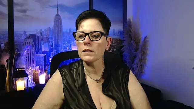 Snapshot of ninarandmann chatting on December 22, 6:19 pm ninarandmann online show from December 22, 6:19 pm