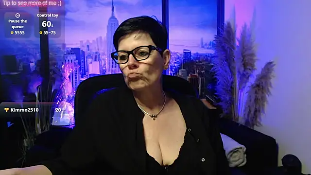 Snapshot of ninarandmann chatting on June 4, 2:55 pm ninarandmann online show from June 4, 2:55 pm