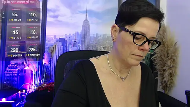 Snapshot of ninarandmann chatting on February 14, 6:19 pm ninarandmann online show from February 14, 6:19 pm