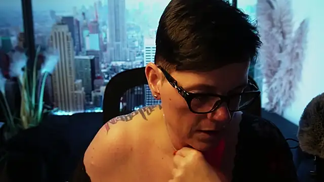 Snapshot of ninarandmann chatting on November 15, 5:28 pm ninarandmann online show from November 15, 5:28 pm