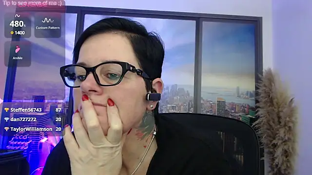 Snapshot of ninarandmann chatting on February 2, 6:31 pm ninarandmann online show from February 2, 6:31 pm