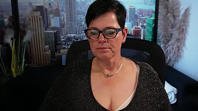 Snapshot of ninarandmann chatting on November 1, 7:52 pm ninarandmann online show from November 1, 7:52 pm