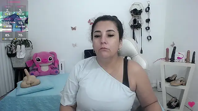 Snapshot of mom_hot__ chatting on June 19, 12:55 pm mom hot online show from June 19, 12:55 pm