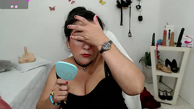 Snapshot of mom_hot__ chatting on November 25, 9:48 pm mom hot online show from November 25, 9:48 pm