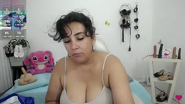 Snapshot of mom_hot__ chatting on June 14, 4:41 pm mom hot online show from June 14, 4:41 pm