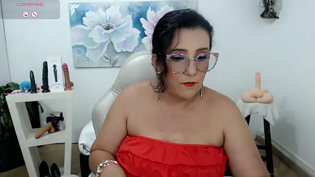 Snapshot of mom_hot__ chatting on March 9, 12:21 am mom hot online show from March 9, 12:21 am