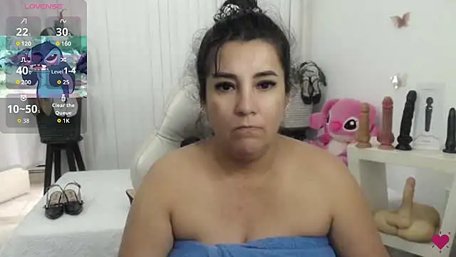 Snapshot of mom_hot__ chatting on July 12, 8:09 pm mom hot online show from July 12, 8:09 pm