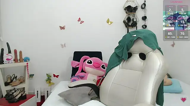 Snapshot of mom_hot__ chatting on April 23, 8:54 pm mom hot online show from April 23, 8:54 pm