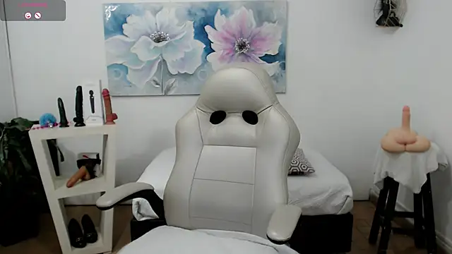 Snapshot of mom_hot__ chatting on March 1, 9:48 pm mom hot online show from March 1, 9:48 pm
