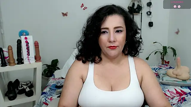 Snapshot of mom_hot__ chatting on October 3, 10:55 pm mom hot online show from October 3, 10:55 pm