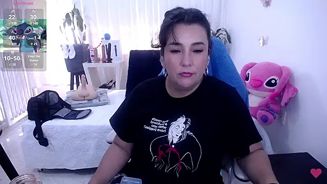 Snapshot of mom_hot__ chatting on July 5, 8:59 pm mom hot online show from July 5, 8:59 pm