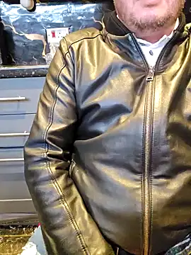 Snapshot of mysticfalls37 chatting on October 28, 3:44 pm mysticfalls37 online show from October 28, 3:44 pm