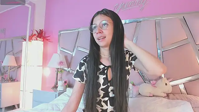 Bonniepark online show from April 15, 1:15 pm