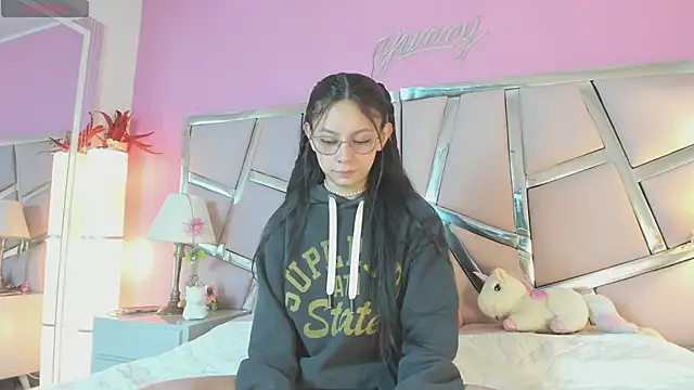 Bonniepark online show from April 14, 1:05 pm