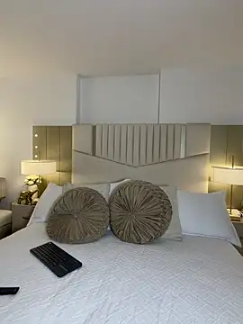  laura 02 online show from March 20, 7:04 pm