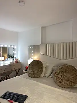  laura 02 online show from October 26, 4:51 pm