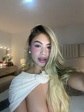  laura 02 online show from March 8, 6:33 pm