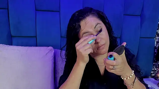 Snapshot of hanny_milf chatting on October 29, 11:53 am hanny milf online show from October 29, 11:53 am