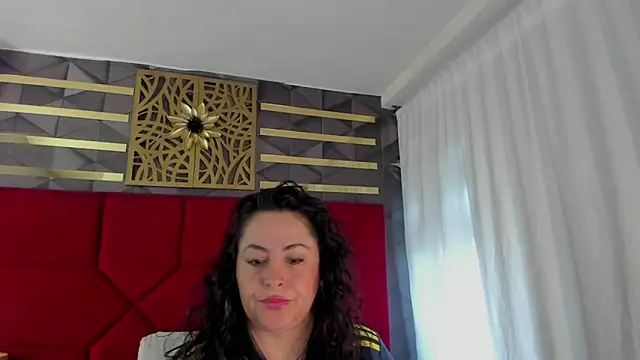 Snapshot of hanny_milf chatting on June 17, 11:42 am hanny milf online show from June 17, 11:42 am