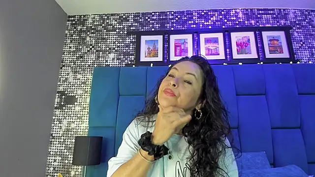 Snapshot of hanny_milf chatting on November 9, 11:36 am hanny milf online show from November 9, 11:36 am