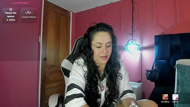 hanny milf online show from June 2, 11:32 am