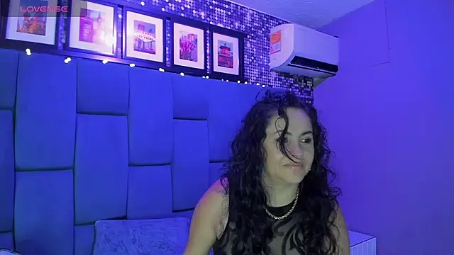 Snapshot of hanny_milf chatting on November 15, 11:47 am hanny milf online show from November 15, 11:47 am