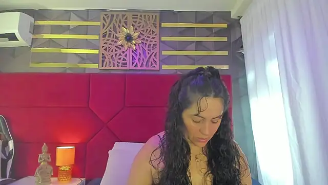 Snapshot of hanny_milf chatting on June 26, 12:00 pm hanny milf online show from June 26, 12:00 pm
